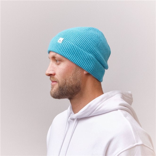 Kingfish knitted beanie made of cashmere and ultrafine merino wool.