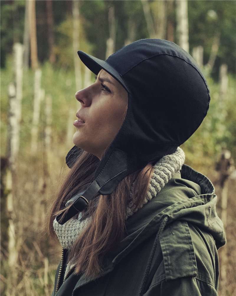 Shelter comfy warm trapper hat made of water resistant waxed cotton