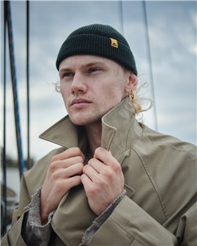 Duke cut above ears beanie made of cashmere and ultrafine merino wool. 2
